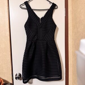 Main Strip Elegant Black Sleeveless Dress